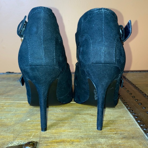 Guess Heels - Picture 2 of 8